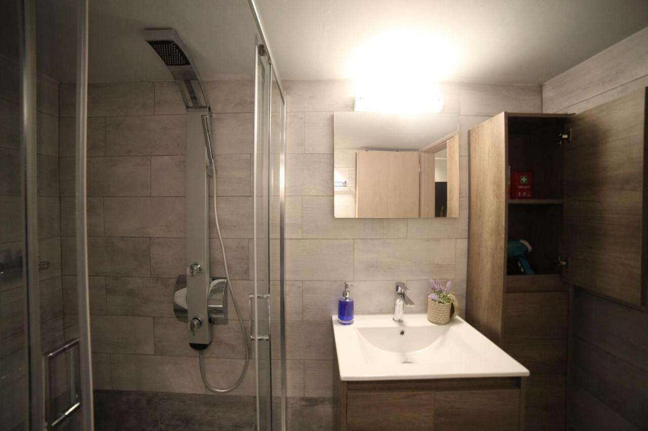 Ports Crossroad B Appartement Piraeus Buitenkant foto