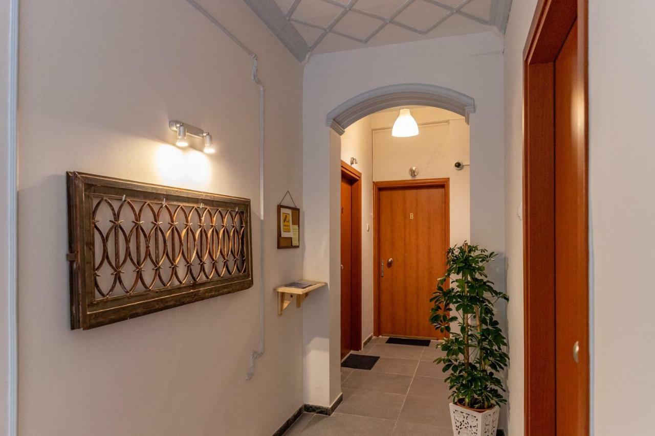 Ports Crossroad B Appartement Piraeus Buitenkant foto